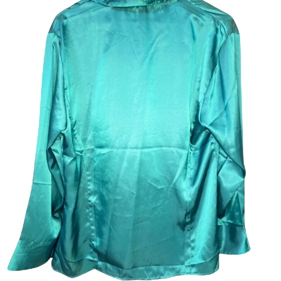 Silky Emerald green Victoria secret buttoned blazer - Picture 2 of 3